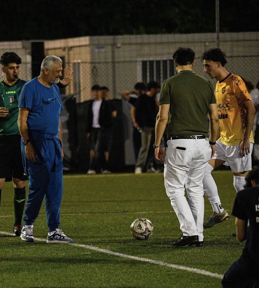 Il calcio di inizio della Leonessa Cup